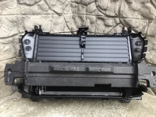 Передня панель радіатори Audi Q7 4M (в зборі)