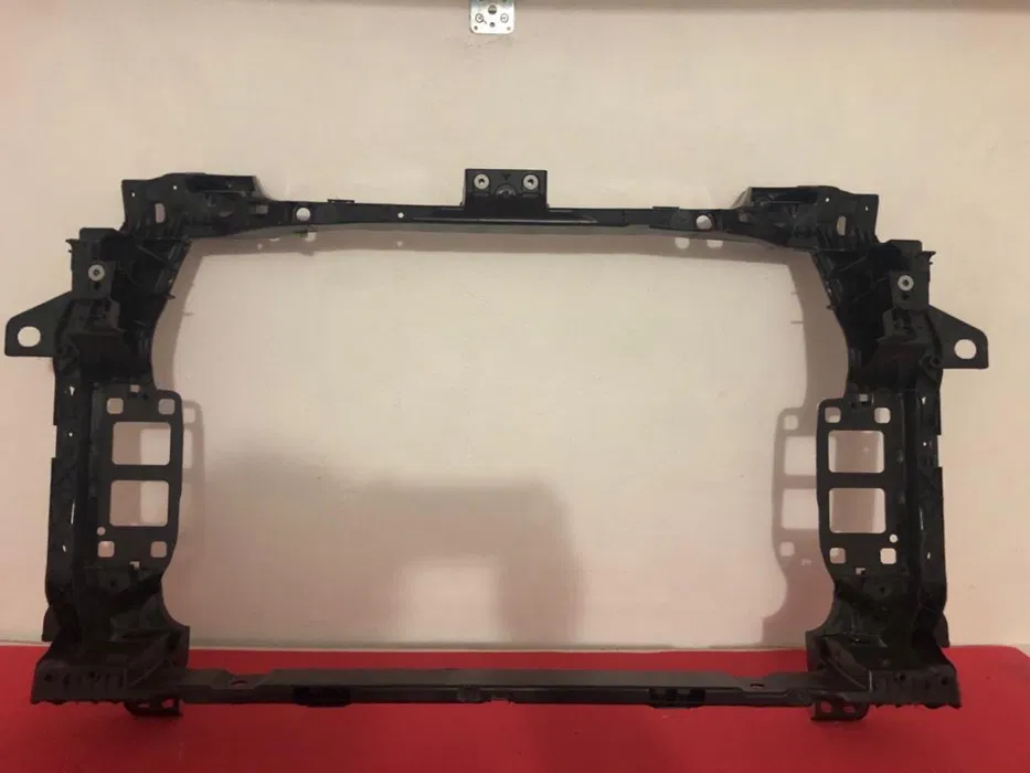 Передня панель (телевізор) на Audi Q7 4M